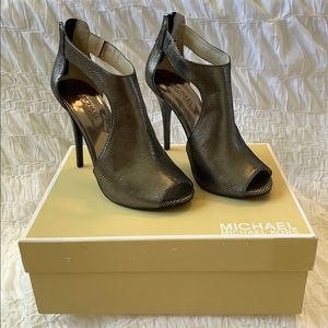 BRAND NEW Michael Kors Peep Toe Heels